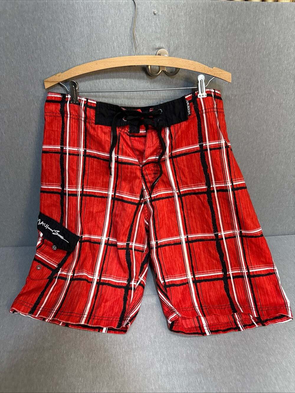 Maui and Sons Men's Red Plaid Cargo Board Shorts Size 36